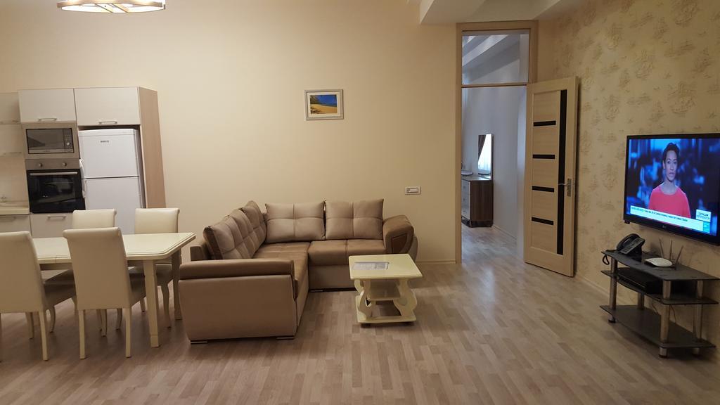 Charming 2 Bedroom Apartment Near The City'S Biggest Mall Bakoe Buitenkant foto