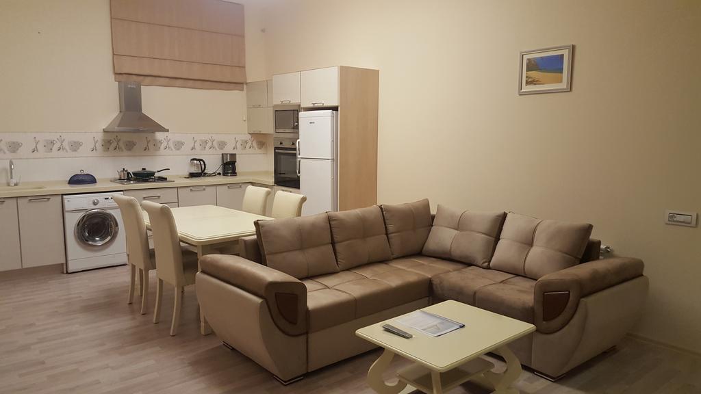 Charming 2 Bedroom Apartment Near The City'S Biggest Mall Bakoe Buitenkant foto